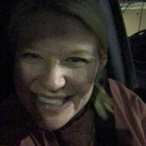 Meet your Posher, Alyse - Picture 1 of 1